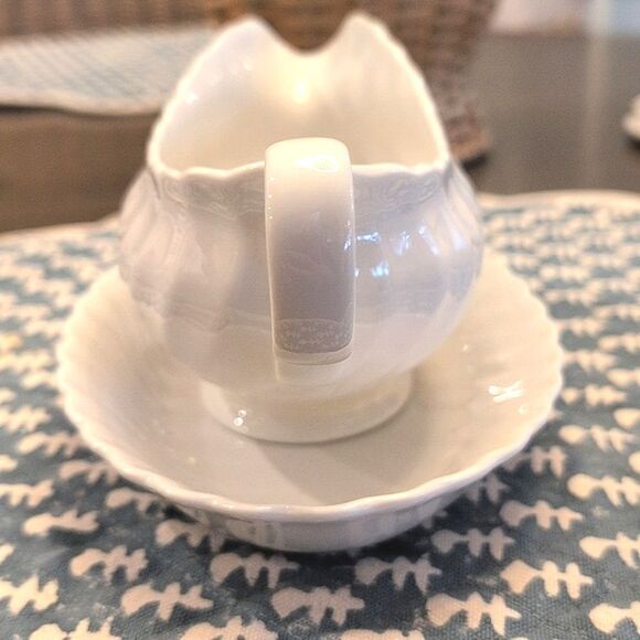 Johnson Brothers Regency White Swirl Gravy Boat and Under Plate England - Picture 9 of 10